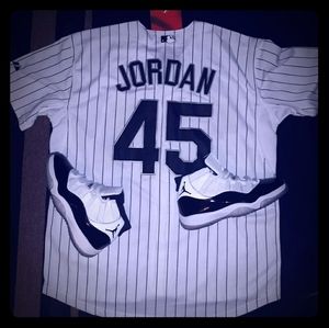 Throwback Michael Jordan, White Sox Jersey